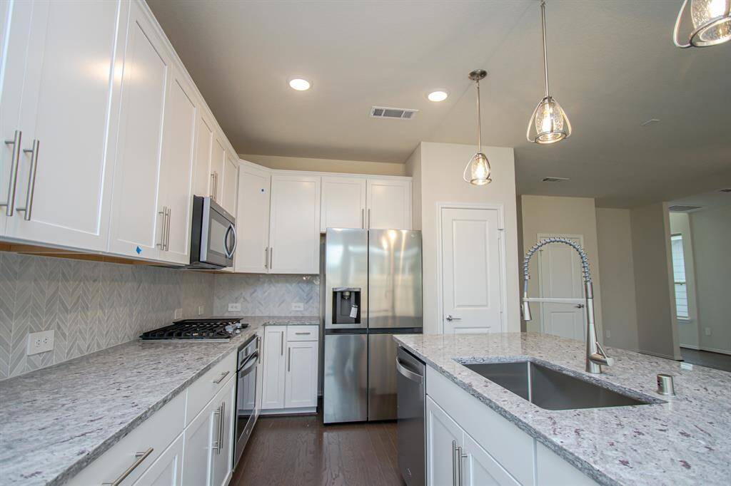 Lots of cabinet and counter space