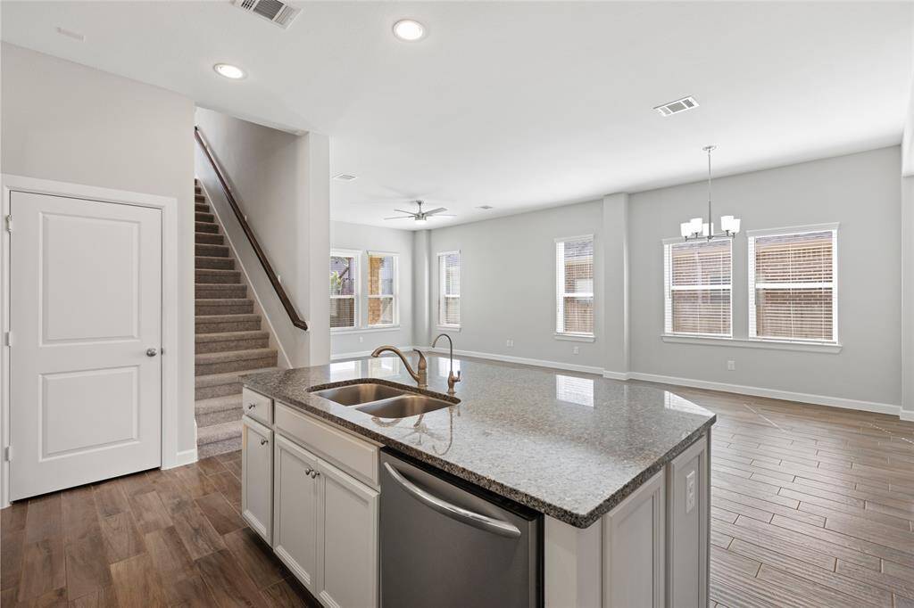 A kitchen so open, you might catch yourself having an existential crisis while stirring the pasta.