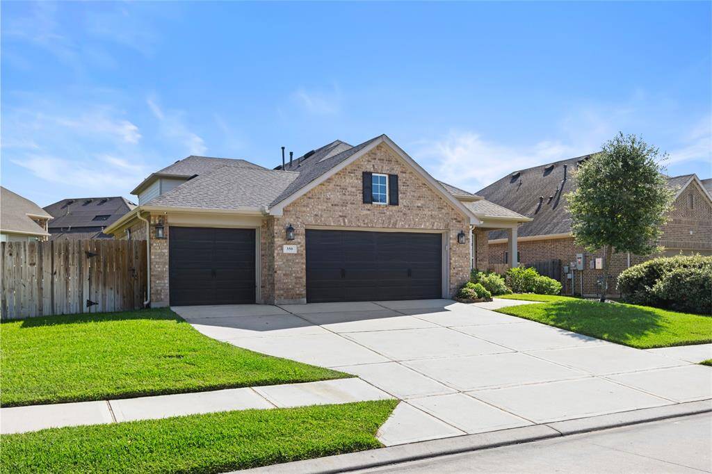 Front of the house so charming, your driveway might start to feel like a runway. And yes, we see you strutting.