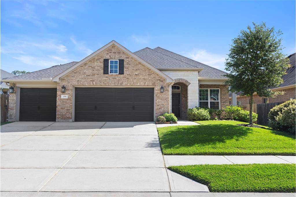 A front yard so pristine, it’s almost like your neighbors are expecting a surprise inspection.