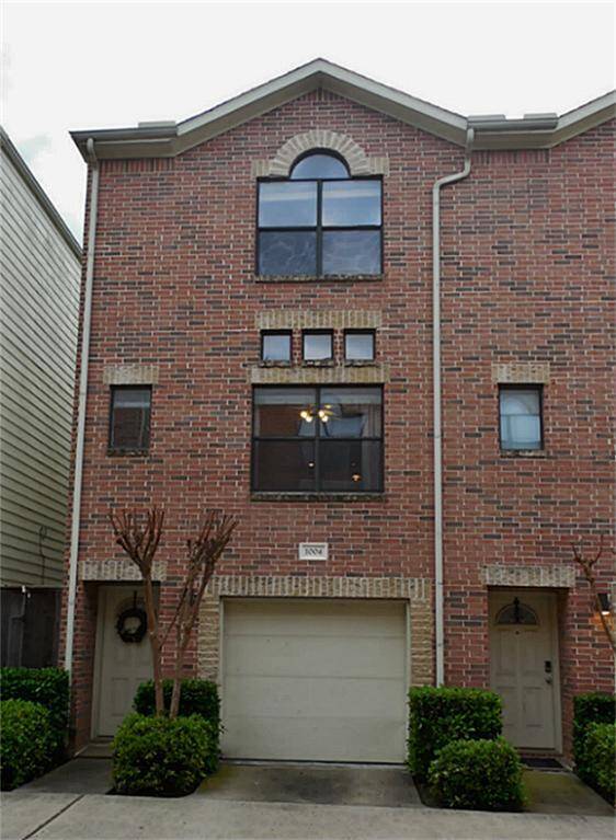 Unbeatable location for this 3-story town home in gated community closed to 610 Loop, minutes to Med Center, Galleria and Downtown