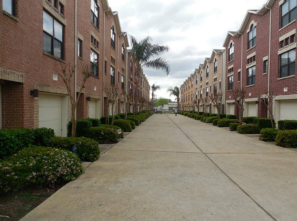 Nicely maintained gated complex