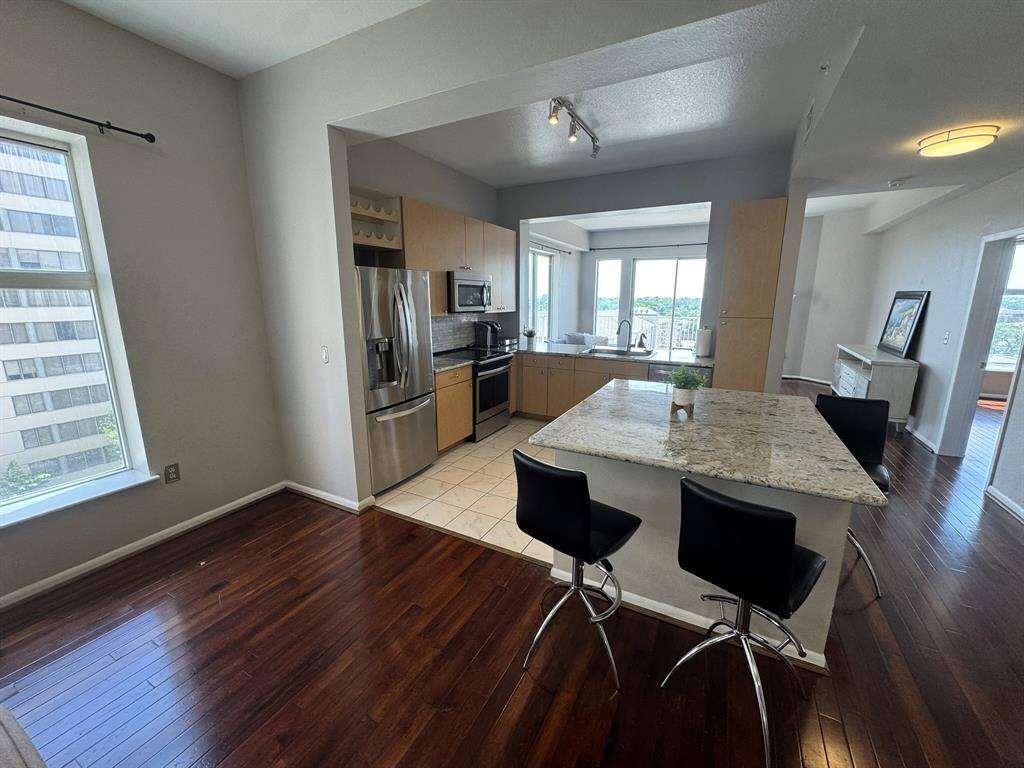Dining/Kitchen