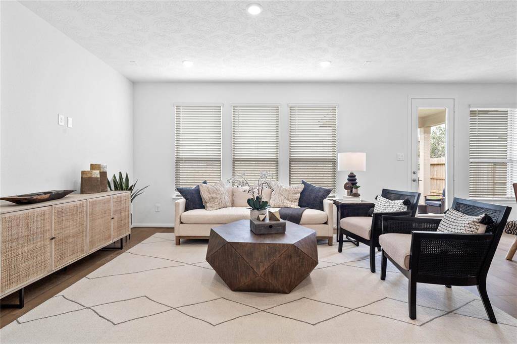 This light and bright spacious family room is the perfect layout for entertaining or just relaxing. Whether it's simply a night in or entertaining family and friends, this home has ample open space for everyone to enjoy! Featuring engineered wood flooring, large windows with privacy blinds, high ceilings, recessed lighting with wonderful access to your gorgeous kitchen.
