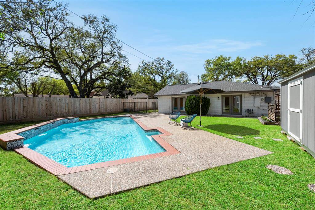 The backyards will provide you the ideal setting to enjoy the outdoors, in addition to the pristine pool, there is a headed spa, and plenty of room.
