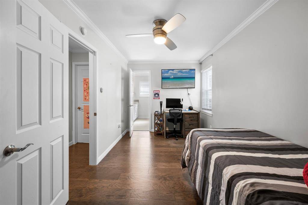 Bedroom number three, with direct access to bathroom number two.