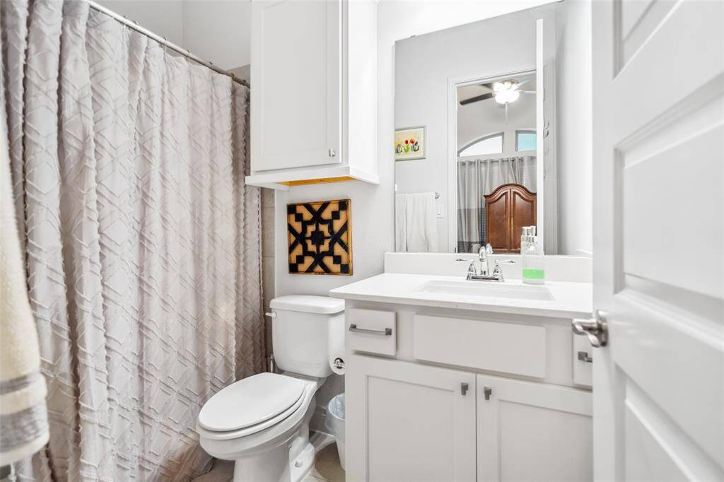 A full bathroom attached to bedrooms 2 and 3