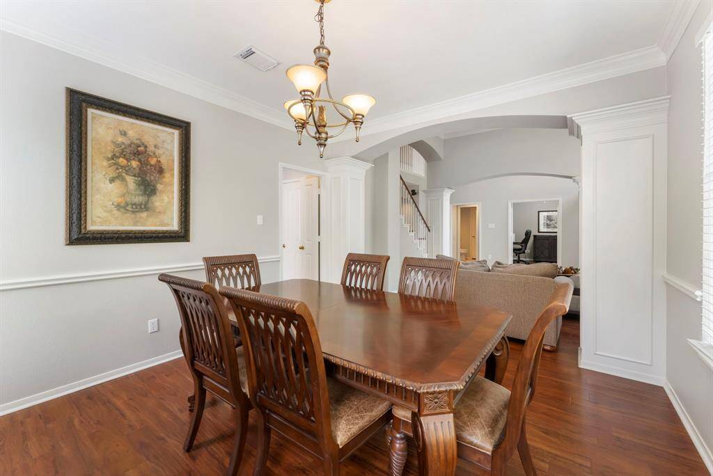 From the formal dining room you can easily access the kitchen.