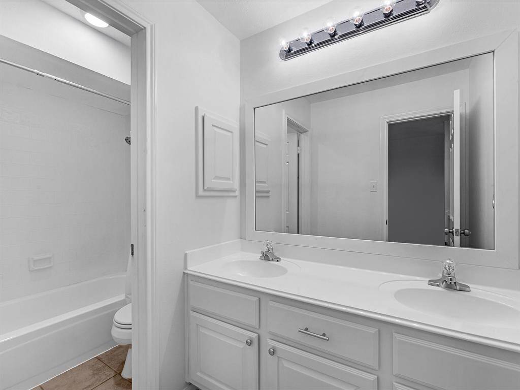 Upstairs Bathroom w/ Double Sinks