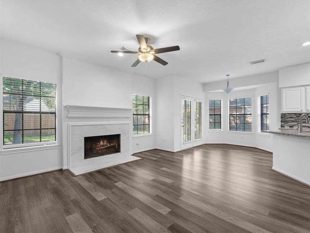 Spacious, Bright Family Room