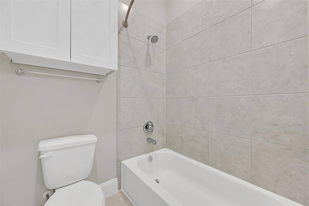 Separate Bath and Toilet Area for the Hollywood Bath, Shared Between Two of the Bedrooms!