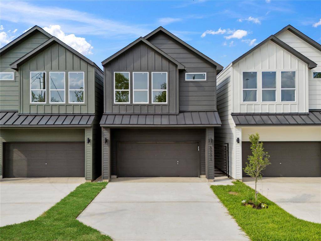 Discover the essence of modern luxury at this Brick and Stone masterpiece in South Union. Immerse yourself in the perfect blend of sophistication and comfort.