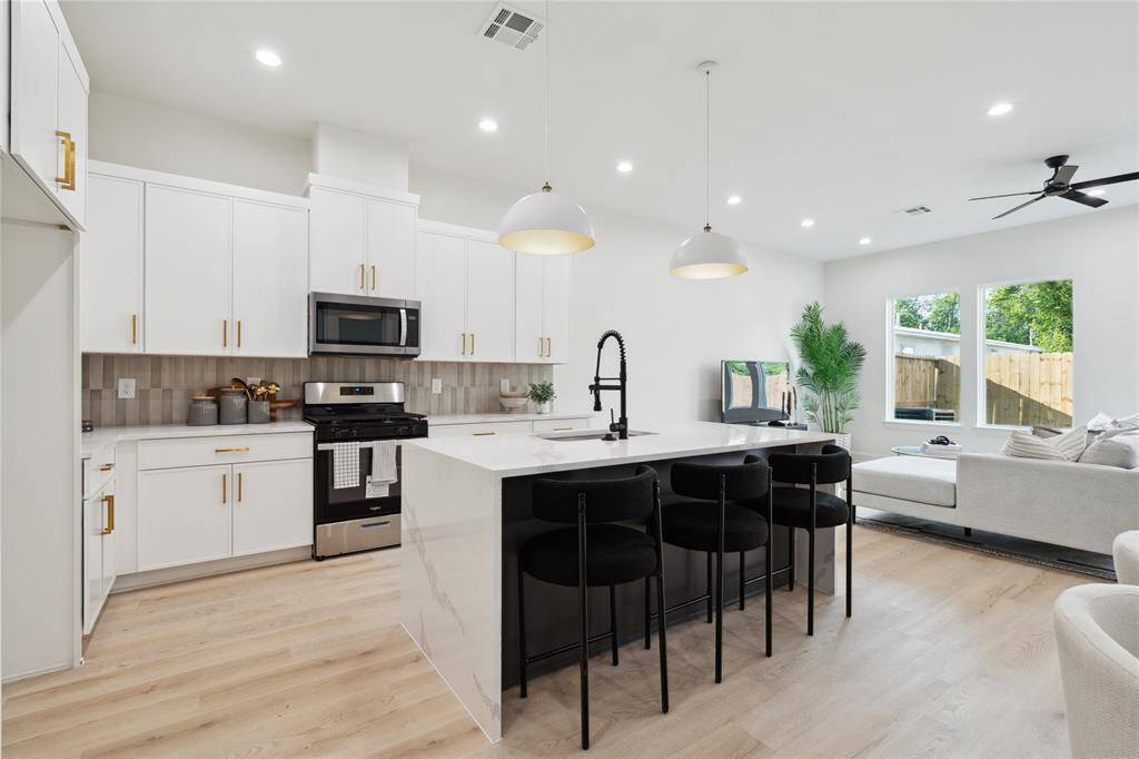 Realize your culinary aspirations in this chef's haven, featuring abundant cabinet space and exquisite design elements. Perfect for crafting gourmet meals with style and ease.