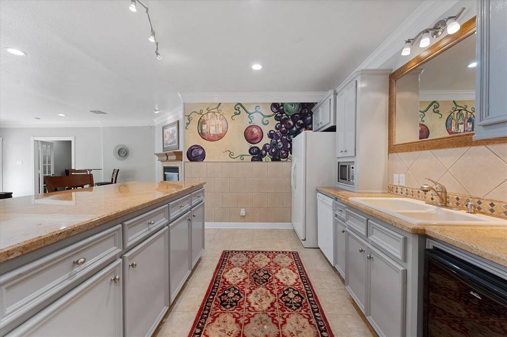 Another angle of kitchenette