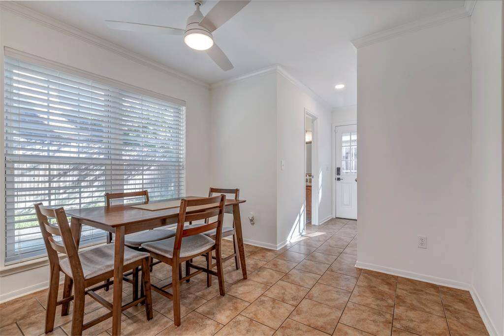 Breakfast eating area