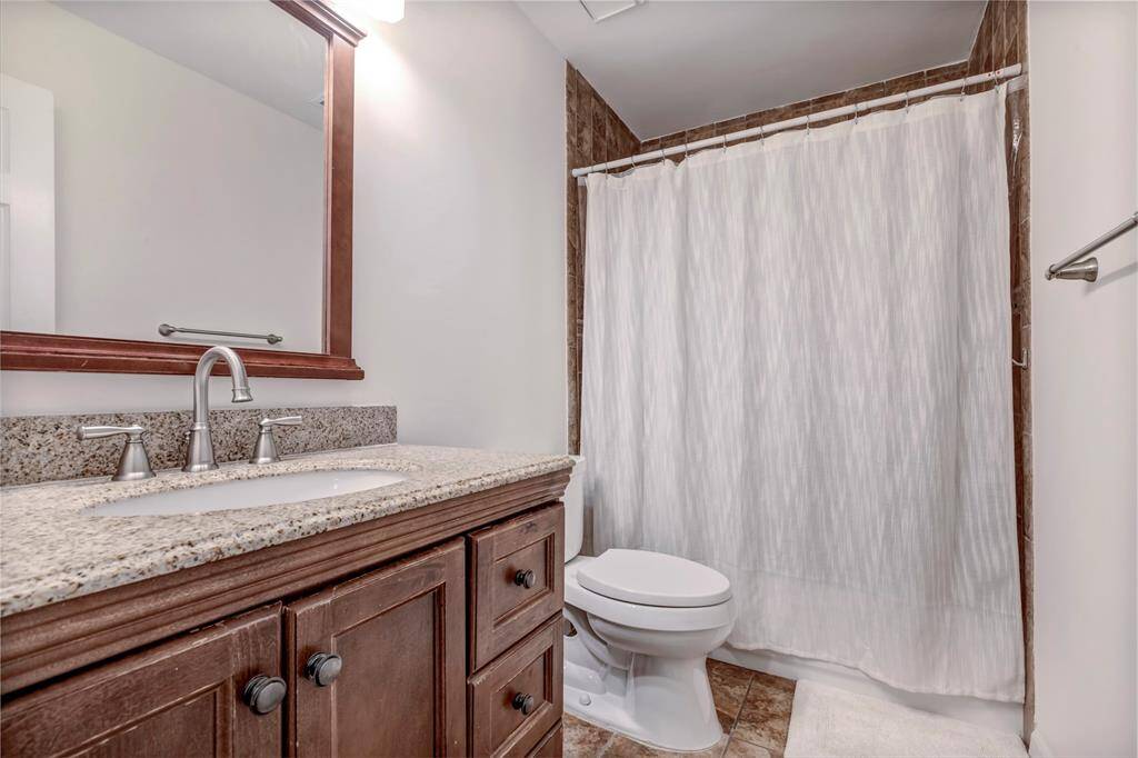 Upstairs full bathroom
