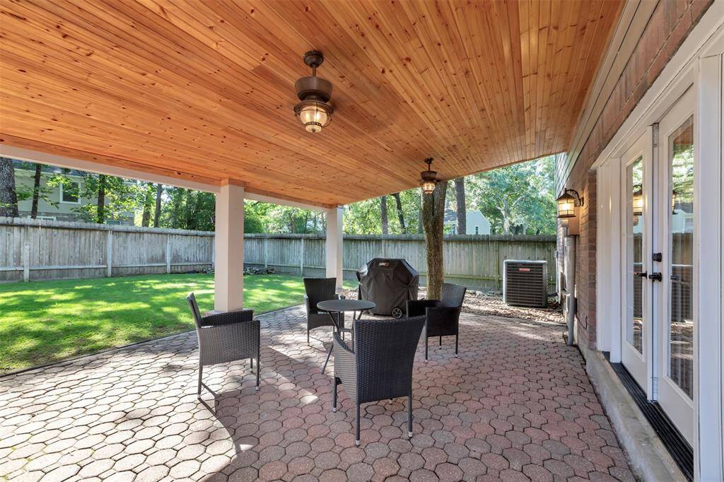 Beautiful newly (2022) covered patio