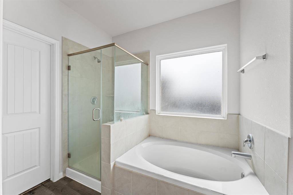 Separate Soaking Tub & Shower