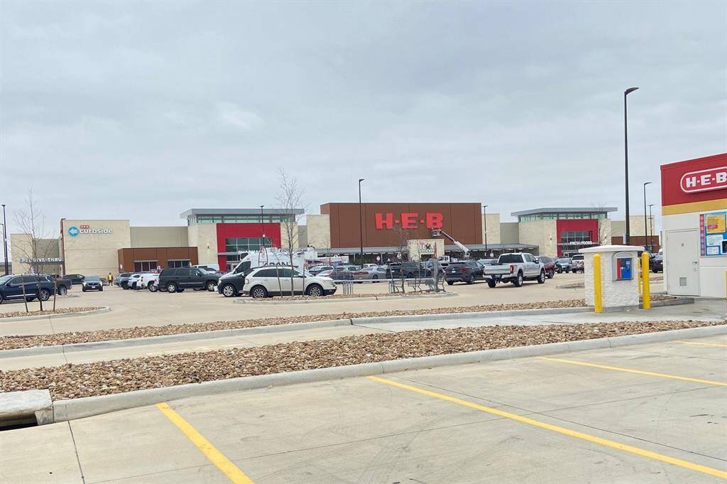 Brand New Walkable HEB