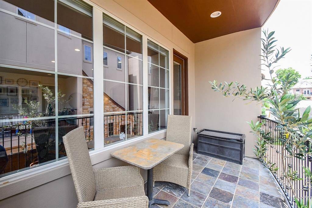 Another view of the balcony.