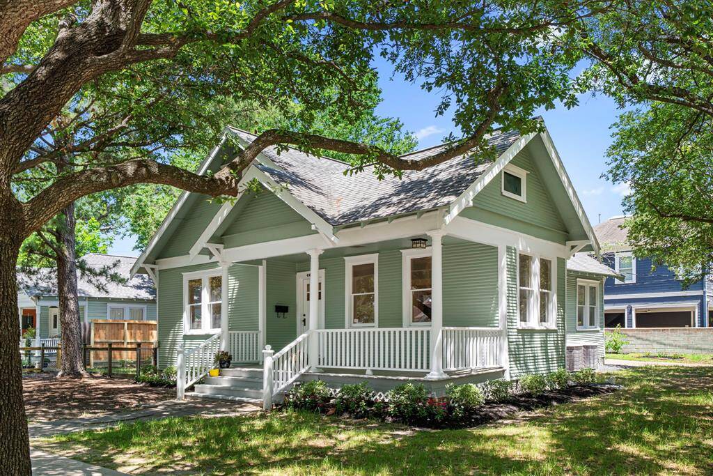 Welcome to this Woodland Heights charmer on 7500SF lot.