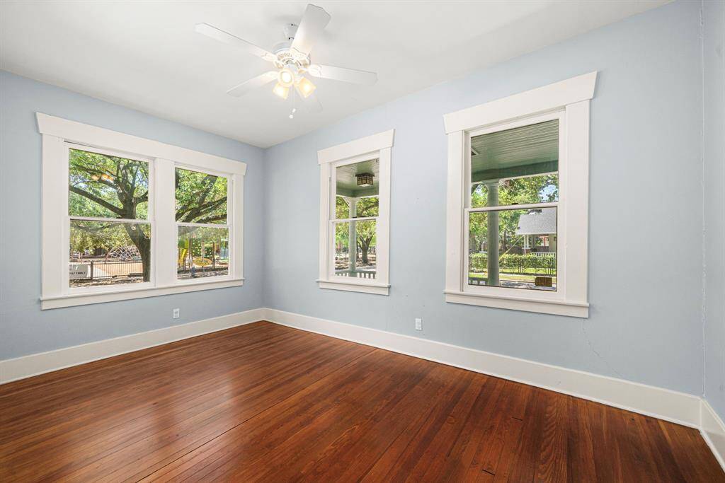 Downstairs front bedroom.