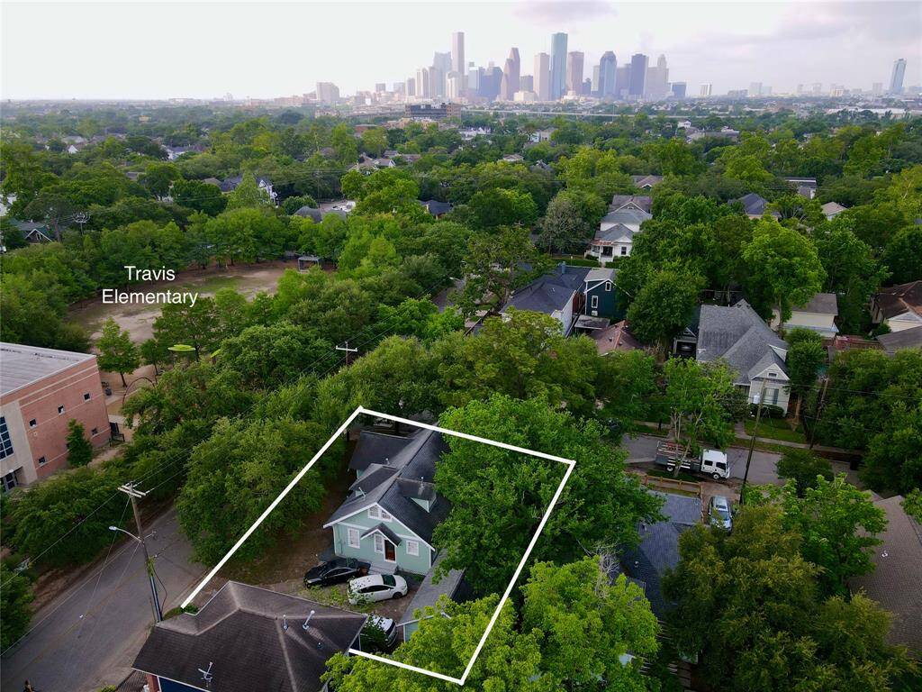 Extremely well located, close to downtown.