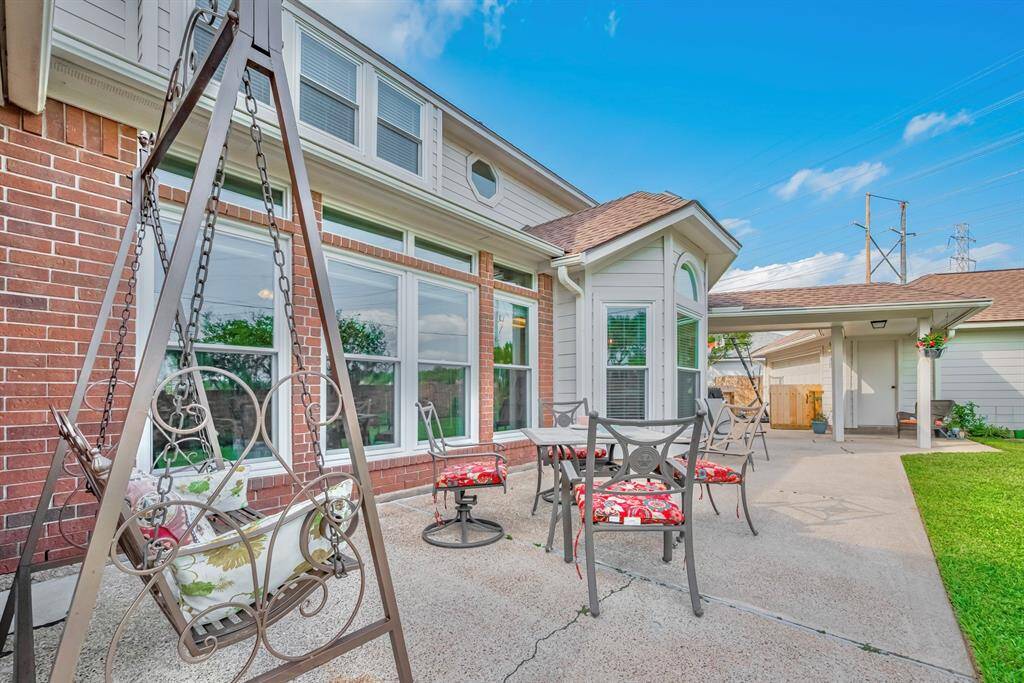 This house features a huge backyard!