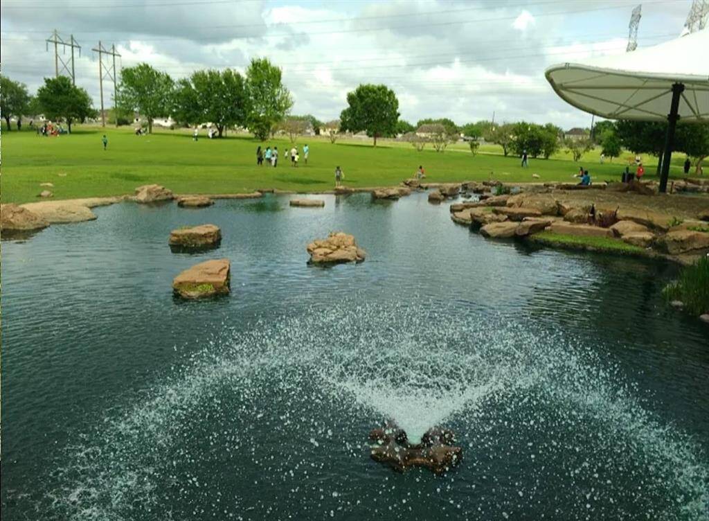 The entrance to Oyster Creek Trail