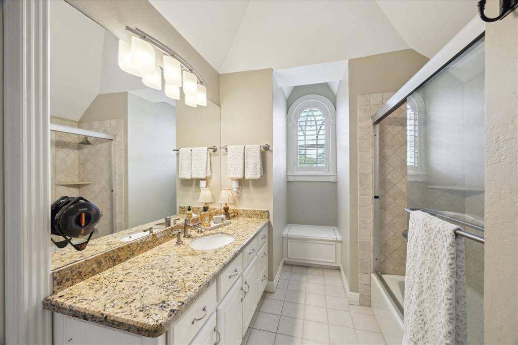 En-suite bathroom with HUGE walk in closet.