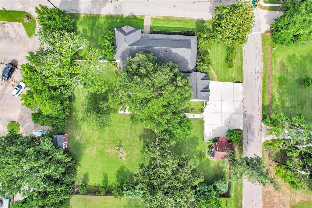 Aerial picture of the entire property.