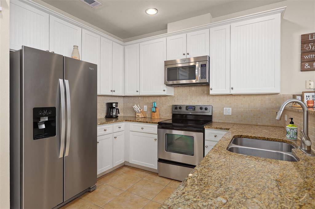 The open layout seamlessly connects to a charming dining area, perfect for family meals and entertaining guests. Enjoy ample counter space, a double sink, and a well-organized setup that caters to all your culinary needs.