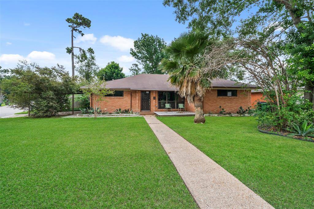 The 10,708 sqft lot boasts mature landscaping, soaring trees, and a modern, low-maintenance cactus garden, creating a serene and inviting outdoor space.True to its name, Oak Forest is known for its beautiful, tree-lined streets and lush green spaces, creating a peaceful, suburban atmosphere within the city.