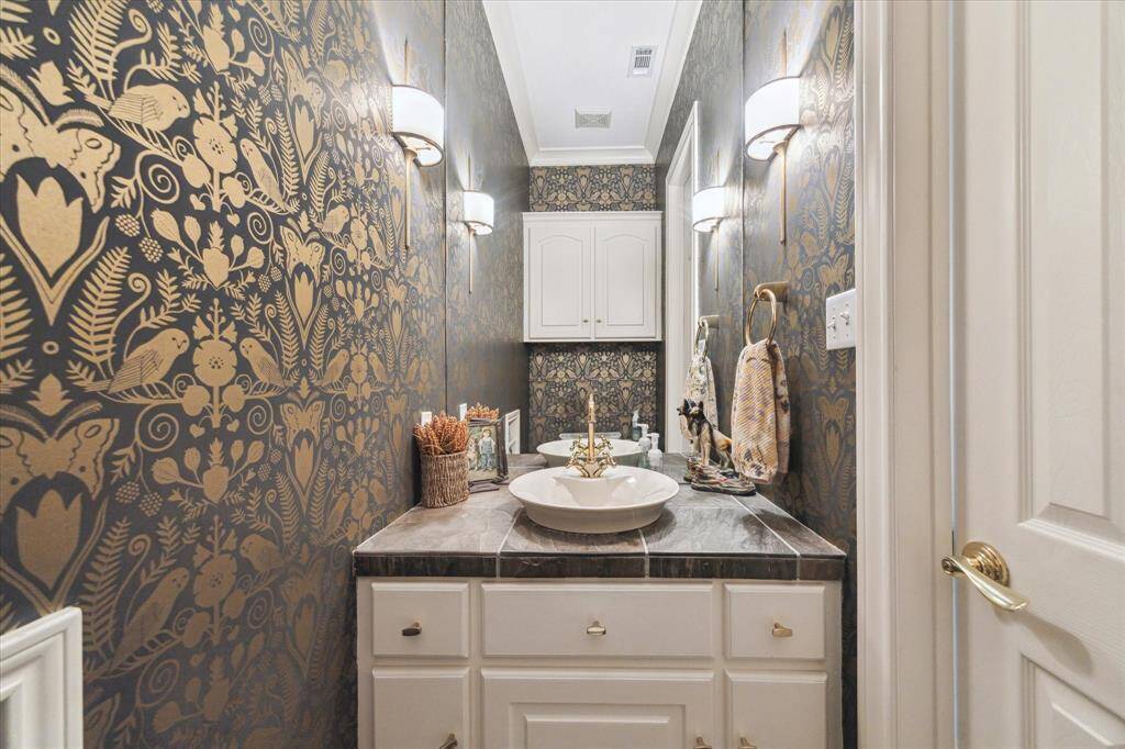 The dramatic half bathroom.