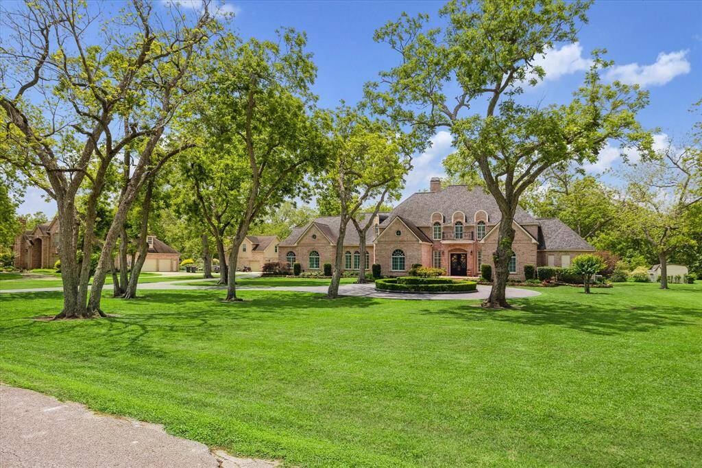 Constructed of brick and Hardy plank, this home requires little exterior maintenance.