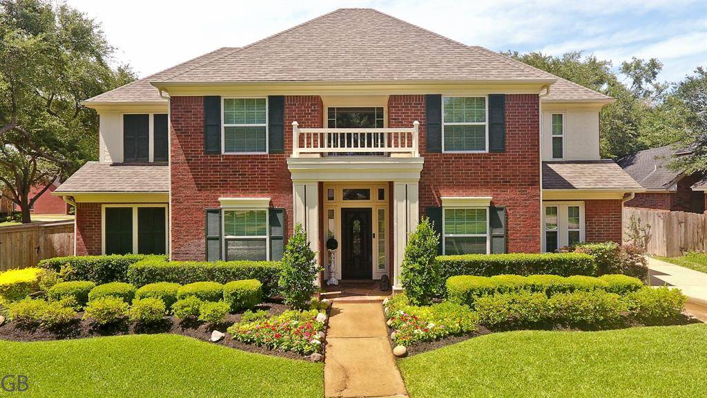 Welcome home to 4403 Jamaica Drive.