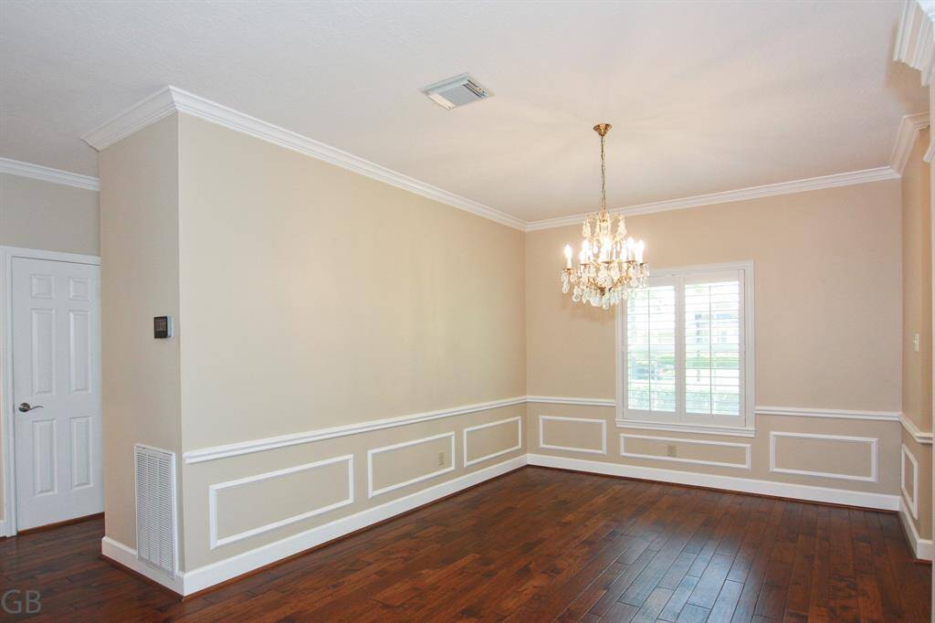 Crown molding and chair railing in dining area.