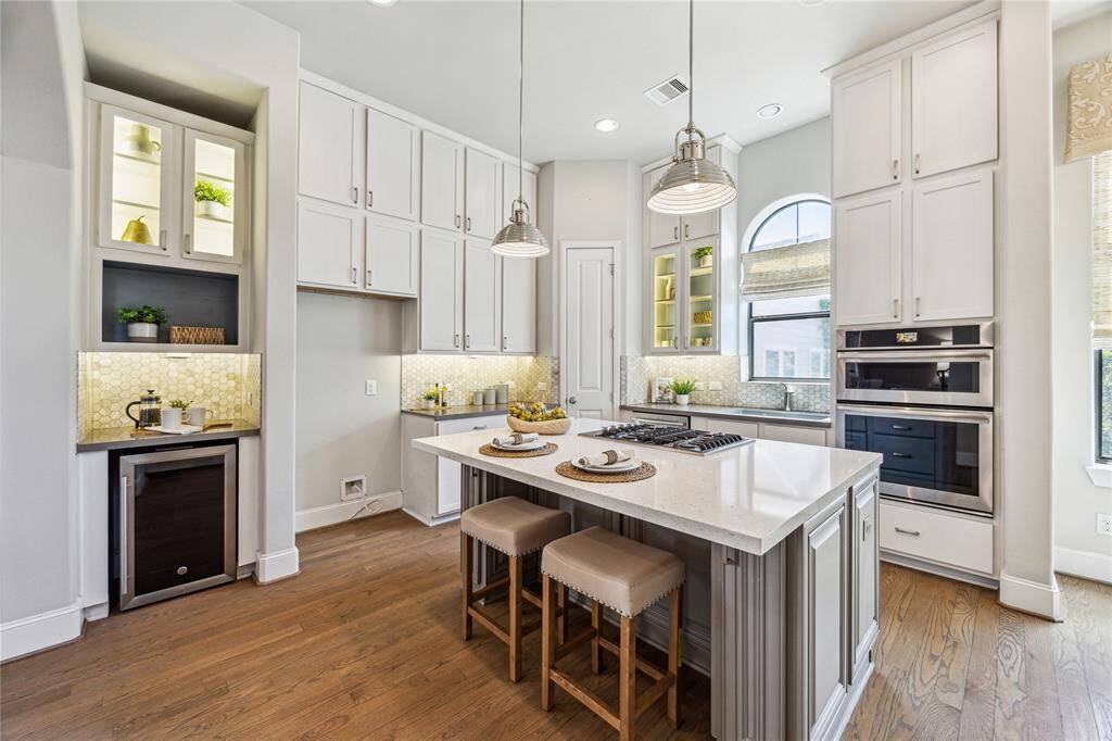 Note the ceiling height cabinetry.