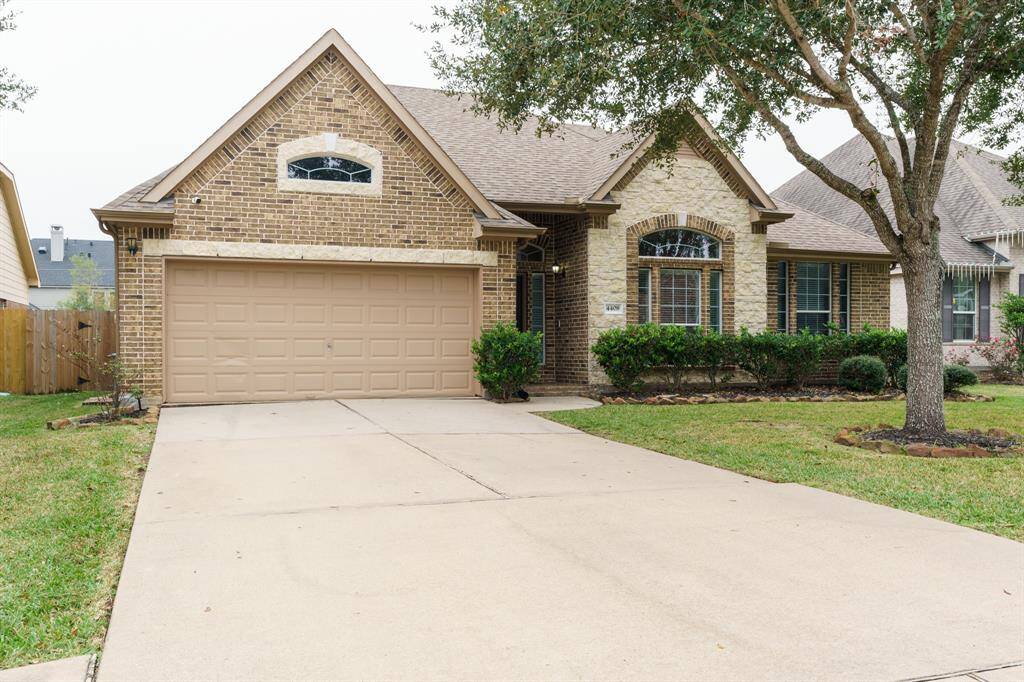 Charming single-story brick home with a two-car garage, manicured front lawn, and mature trees. Features a welcoming entryway and large windows for natural light. Ideal for comfortable family living.This brick home offers a well-maintained.