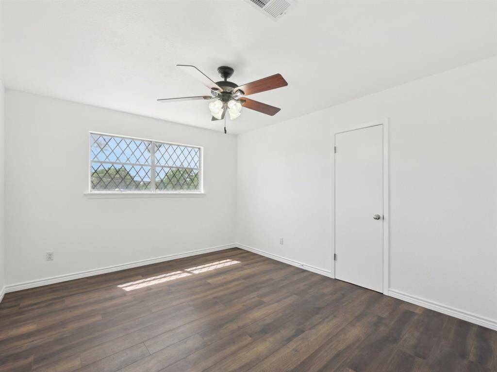 With 7 bedrooms, there is room for everyone here!