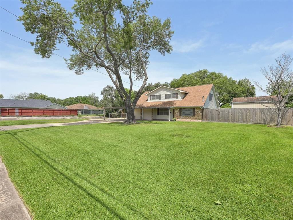 This home has no neighbors on one side.