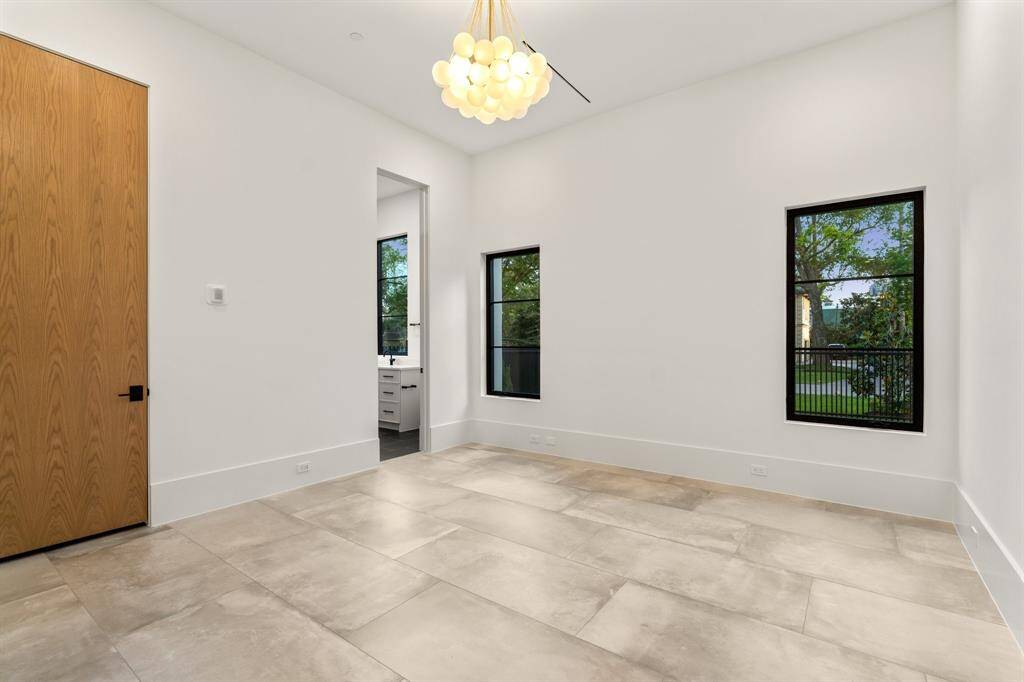Enjoy southern sunlight in the main floor’s secondary suite, featuring gorgeous designer lighting, a custom walk-in closet and a private bathroom.