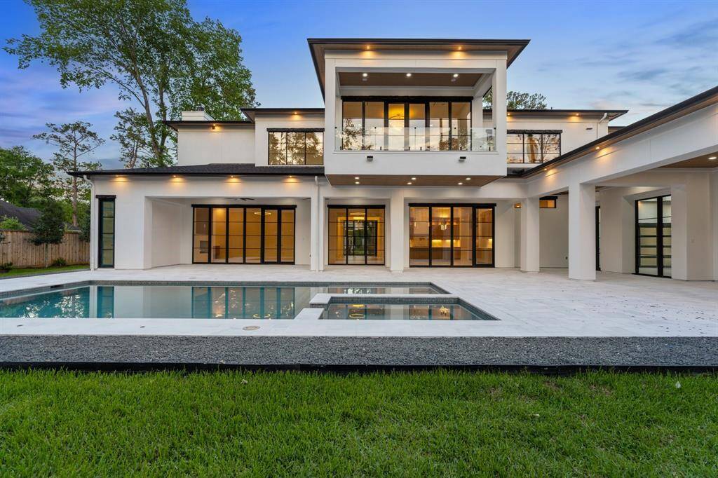 Covered and uncovered patios deliver the ideal layout for al fresco dining, sunbathing and lounging, while 16 holly trees provide wonderful privacy in this tranquil retreat.