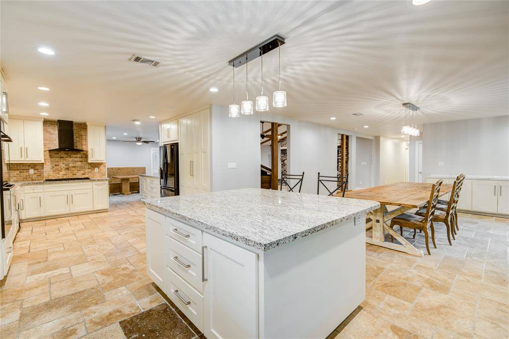 So much space for entertaining!