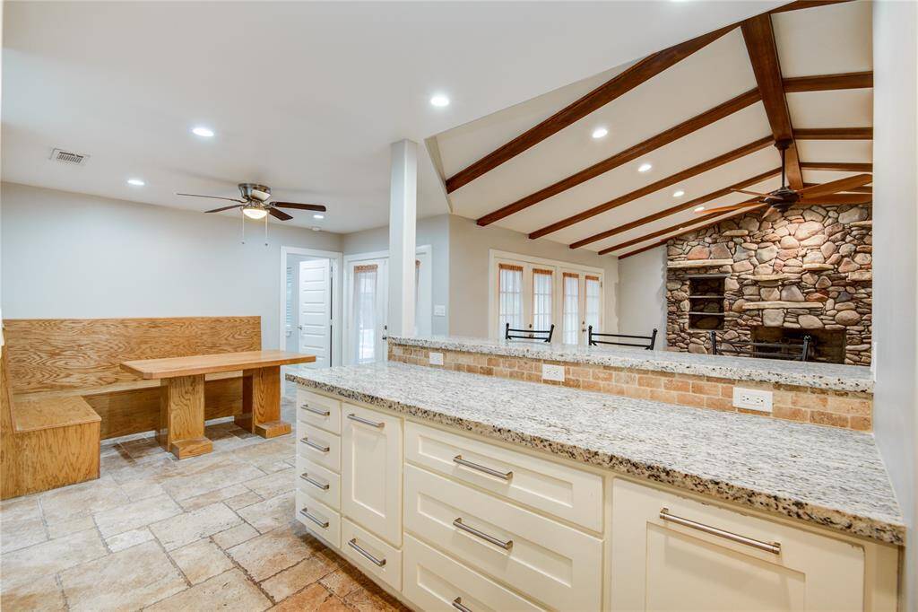 Choose the breakfast bar or the built in breakfast nook