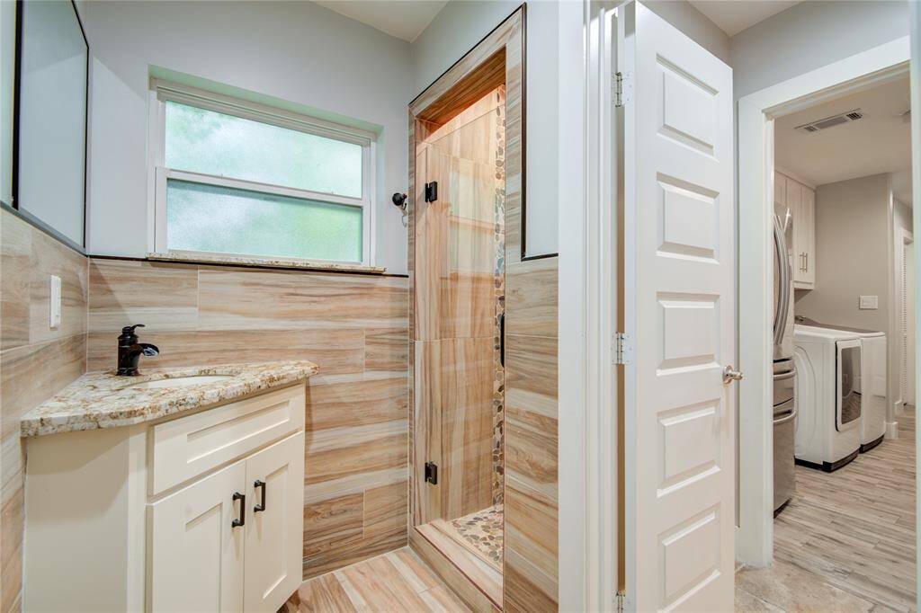 3rd bath services pool area w/ shower too