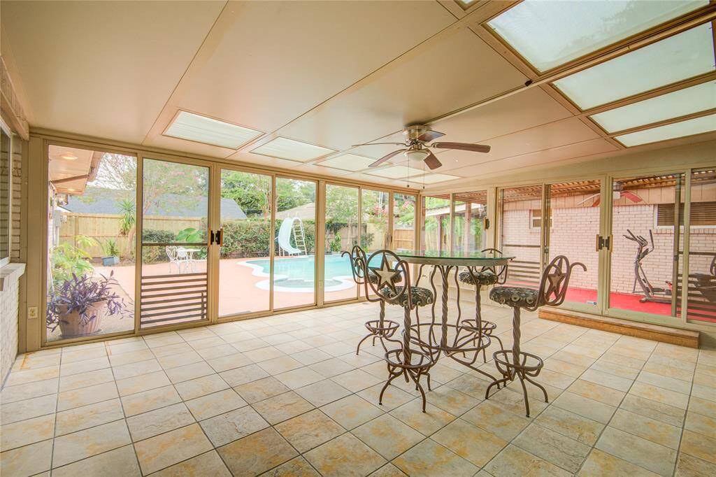 Glass sunroom w/ loads of doors & its own air conditioner