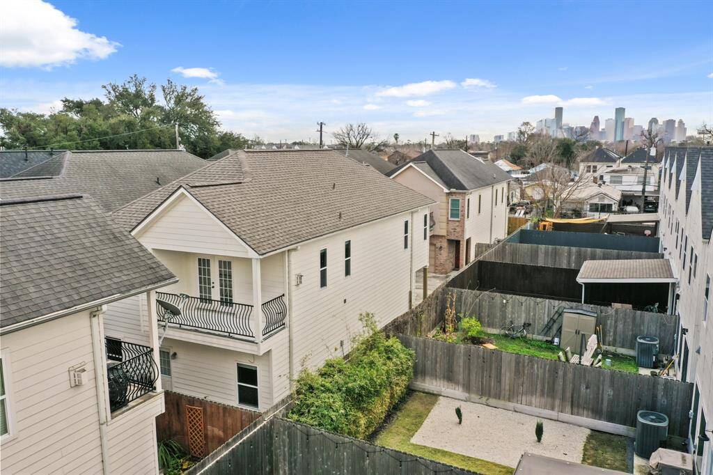 Gated community, new roof installed recently!