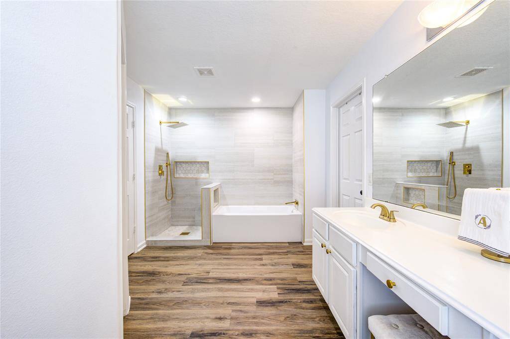 Check it out!It is move ready for you!