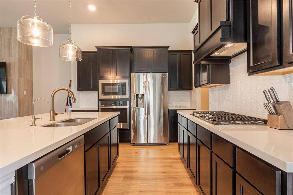 Elegant fixtures throughout the kitchen with water filtration, 5 burner gas range and under-mount sink.